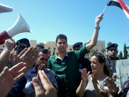 شبيح الأسد في عمان يمول فعاليات مؤيدة لنظامه ونصر الله